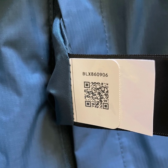 The North Face Women’s Venture 2 Rain Jacket In Monterey Blue - Picture 6 of 7